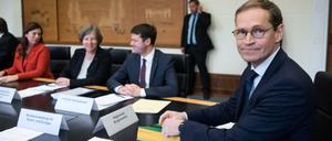 Michael Müller und die neuen Senatoren bei der Konstituierung im Roten Rathaus.