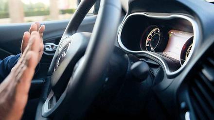 Hände weg. In hochautomatisierten Autos übernimmt der Computer das Lenkrad. 
