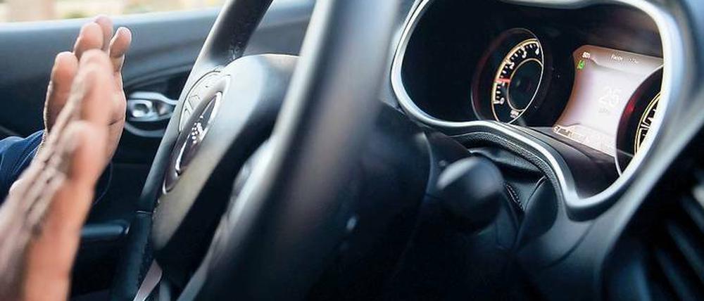 Hände weg. In hochautomatisierten Autos übernimmt der Computer das Lenkrad.