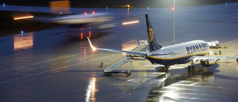 Noch stehen die Ryanair-Flieger in Frankfurt Hahn. Ab März 2017 sollen sie auch von Frankfurt am Main starten.