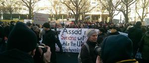 Demonstranten vor der Russischen Botschaft