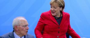 Bundesfinanzminister Wolfgang Schäuble (CDU) und Bundeskanzlerin Angela Merkel (CDU) 