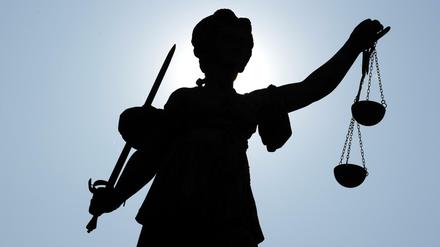 Entscheidung vor Gericht: Besitz von Kindepornos reicht nicht zur Suspendierung von Lehrern.