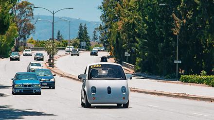 Das "Google Self-Driving Car" entwickelt der Internetkonzern Google Technologien für autonom, beziehungsweise ganz ohne Fahrer fahrende Autos.