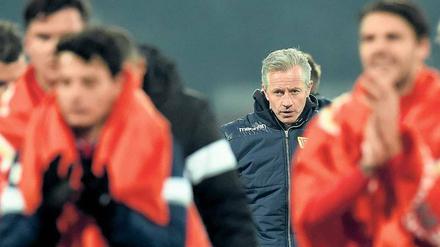 Blick nach vorn. Trainer Jens Keller hat beim 1. FC Union Berlin eine aufstiegstaugliche Mannschaft geformt.  Foto: dpa/Gambarini