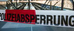 Kein Durchkommen. Im Berliner Hauptbahnhof gab es am Freitag zwei Polizeieinsätze.