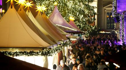 Ein Mann grölte rechte Parolen auf dem Weihnachtsmarkt am Gendarmenmarkt.