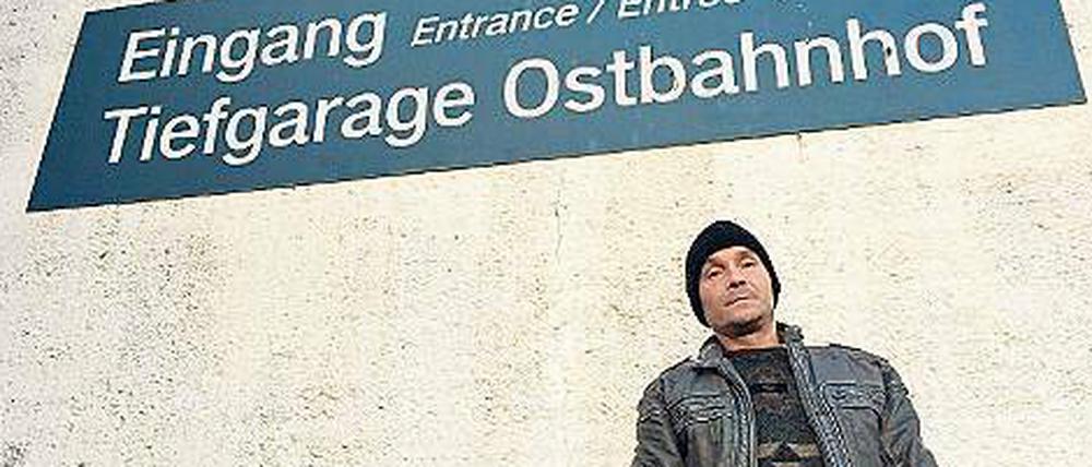Hat noch Hoffnung: Rafael ist nur tagsüber hier, will sich einen Job suchen.