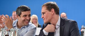 Der Regierende Bürgermeister und Parteichef Michael Müller und Fraktionschef Raed Saleh einträchtig auf dem Podium 