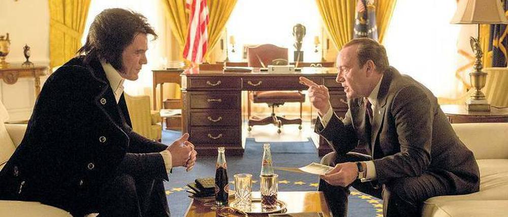 Elvis (Michael Shannon) und Nixon (Kevin Spacey)