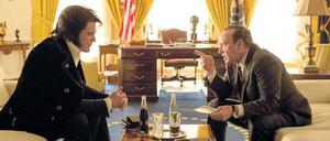 Elvis (Michael Shannon) und Nixon (Kevin Spacey)