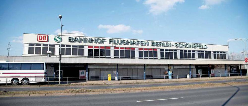 Tagsüber ist die Welt in Ordnung. Nachts fehlen ein paar beleuchtete Buchstaben.