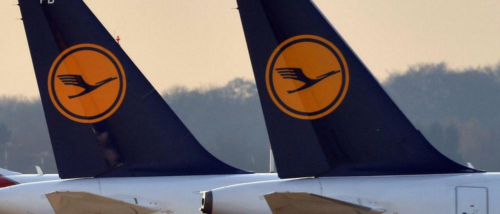 Flugzeuge der Lufthansa auf dem Flughafen in Düsseldorf.