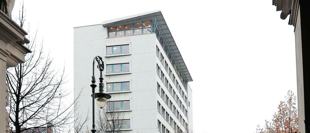 Im Rathaus Kreuzberg besiegelten Grüne, Linke und SPD ihr Bündnis „für ein weltoffenes und ökologisches Friedrichshain-Kreuzberg“.