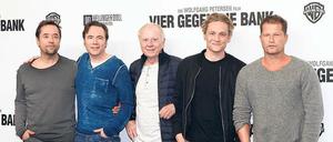 Sichere Bank. Zum Drehstart im November 2015 zeigte Regisseur Wolfgang Petersen (Mitte) sein Star-Quartett schon mal der Presse: Jan Josef Liefers, Michael Bully Herbig, Matthias Schweighöfer und Til Schweiger (von links).