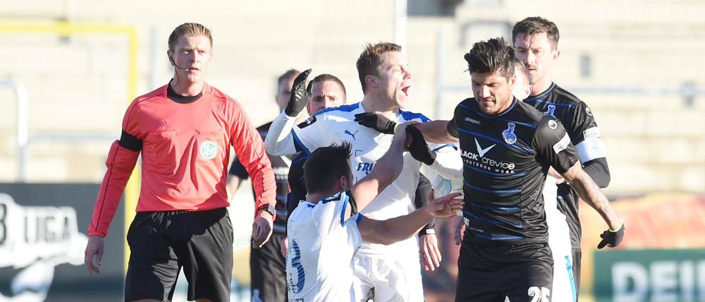 Baris Özbek läuft Amok - und muss nun lange zuschauen.