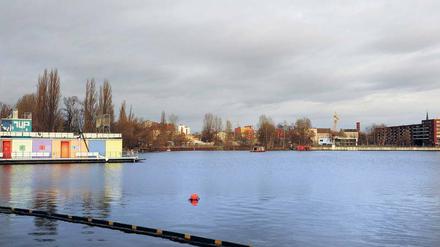 Der Rummelsburger See ist nach Ansicht des Senats eine Altlasten-Deponie. Dennoch plant ein Architekt schwimmende Häuser. 