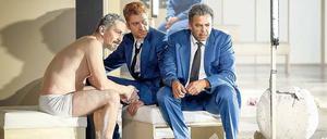 Wie zetteln wir den Aufstand der Sklaven an? Till Wonka als Debuisson, Aram Tafreshian als Galloudec und Falilou Seck als Sasportas.