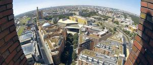 Monopoly - in den Städten wie Berlin wird Wohnen immer teurer. Ist Eigentum Rettungsanker bei Wohnungsnot?.