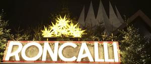 Alle Jahre wieder Romantik pur. Portal des Roncalli-Weihnachtscircus am Tempodrom.