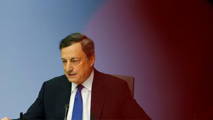 Mario Draghi hält an seinem Anleihekaufprogramm fest.