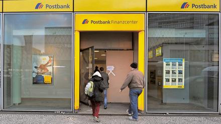 Die Postbank hat technische Probleme mit ihren Überweisungsterminals.
