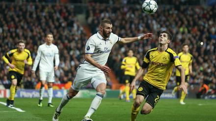 Karim Benzema (l.) trifft zweimal für Real, aber das ist nicht genug gegen kampfstarke Dortmunder.