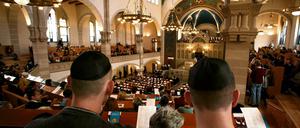 Blick in den Innenraum einer Synagoge.