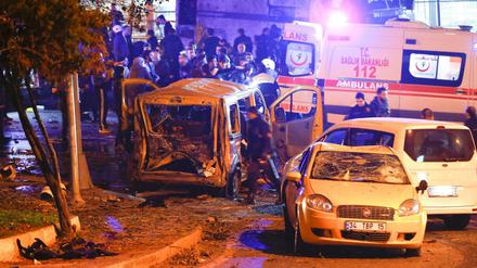 Schwer beschädigte Autos in Istanbul.
