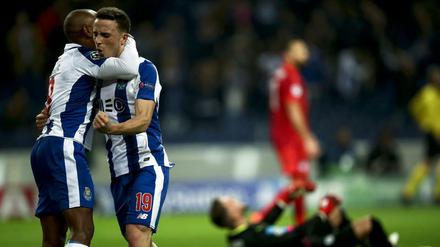 Porto jubelt, Leicester kugelt. Durch das 5:0 sind die Portugiesen weiter, die Engländer standen aber schon als Gruppensieger fest.
