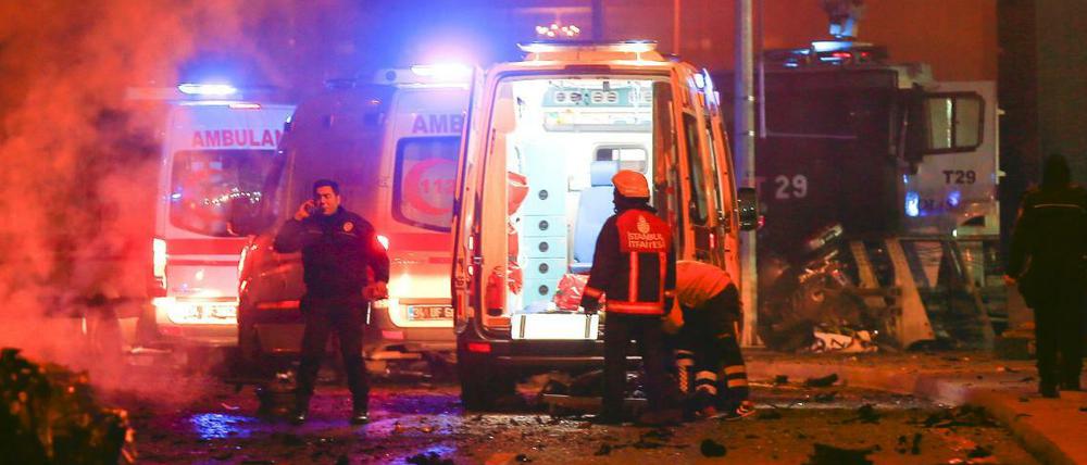 Polizeikräfte nach einer Explosion in Istanbul.