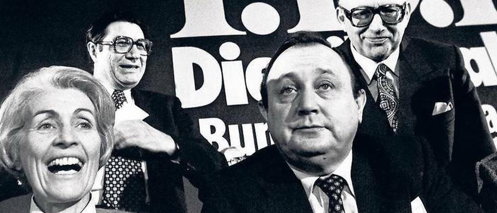 Hildegard Hamm-Brücher (hier 1978 neben Hans Dietrich Genscher) konnte austeilen und musste einstecken. 2002 verließ sie die FDP – aus Protest gegen die antiisraelischen Töne von Jürgen Möllemann. 
