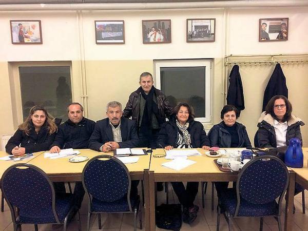 Klassenfoto. Madlein Shimon, Zaiya Arian, Lahdo Sarkis, Josef Jakub, Elishwa Yachanis, Nawal Sabagha und Roa’a Aron (v.l.n.r) lernen mehrmals pro Woche gemeinsam.