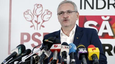 Liviu Dragnea ist der sozialdemokratische Wahlsieger in Rumänien - aber seine Partei ist sich nicht einig, ob er auch Ministerpräsident werden soll. Ihm werden frühere Wahlmanipulationen vorgeworfen. 