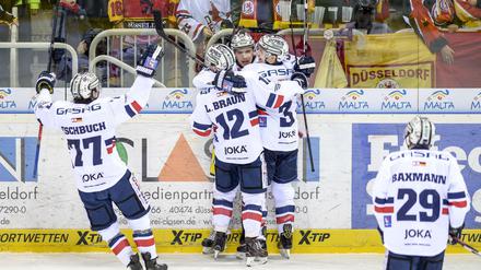 Jubeln aus gutem Grund. Sven Ziegler hat für die Eisbären getroffen. 