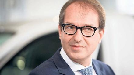 Schwere Vorwürfe. Hat Verkehrsminister Alexander Dobrindt (CSU) den Untersuchungsbericht zum Diesel-Abgasskandal geschönt? 