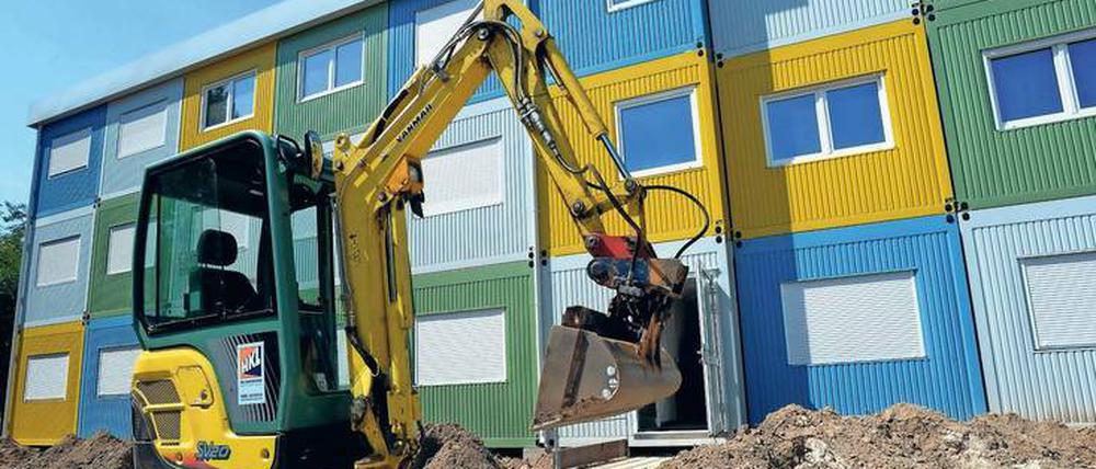 Rasch bezugsfertig. Containerdorf für Flüchtlinge in Berlin.