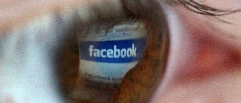 Nicht nur in sozialen Netzwerken wie Facebook werden Falschmeldungen verbreitet.