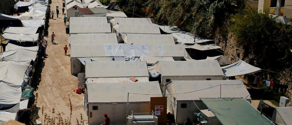 In Griechenland sollen sich schätzungsweise 60.000 Flüchtlinge aufhalten. Viele leben in Camps wie diesem auf der Insel Chios. 