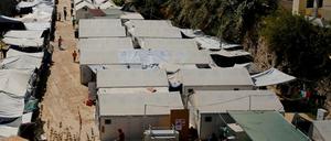 In Griechenland sollen sich schätzungsweise 60.000 Flüchtlinge aufhalten. Viele leben in Camps wie diesem auf der Insel Chios. 