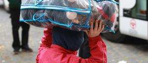 Der erste Bericht des Menschenrechtsinstituts dreht sich um das Thema "Flucht". Das Foto zeigt ein Flüchtlingskind in Thüringen.