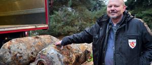 Sprengmeister André Müller und die alten Bomben.