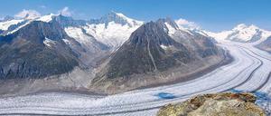 Man muss schon selbst hinaufsteigen, um die Berge zu sehen (hier: Aletschgletscher und Jungfrau). Bahnfahren bietet keinen Ersatz mehr.