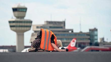 Zum Niederknien. Der Flughafen Tegel spaltet die Stadt. 