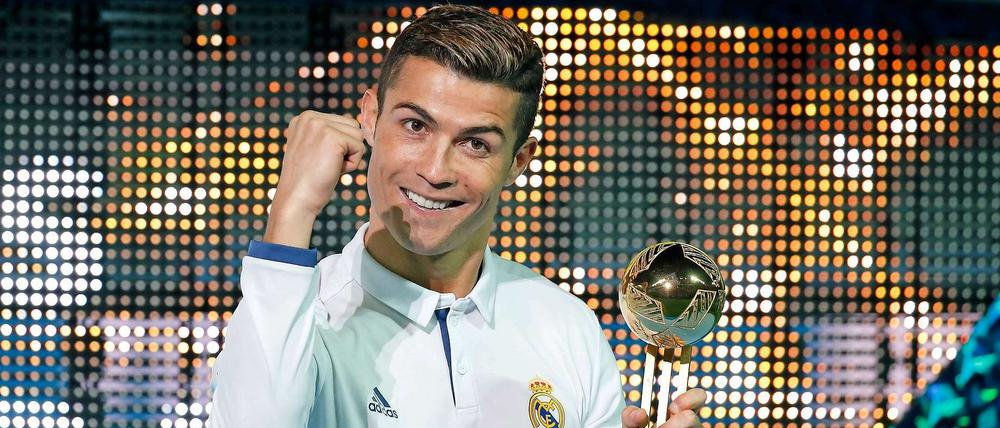 Ich habe den ... äh, wir haben den Pokal. Cristiano Ronaldo.