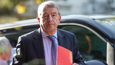 Wolfgang Niersbach verkündet seinen Rückzug von Fußball-Ämtern.
