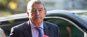 Wolfgang Niersbach verkündet seinen Rückzug von Fußball-Ämtern.