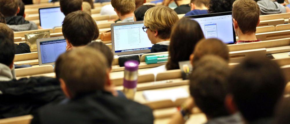 Um die Vergütung von digitalen Semesterapparaten gibt es immer wieder Streit.