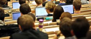 Um die Vergütung von digitalen Semesterapparaten gibt es immer wieder Streit.
