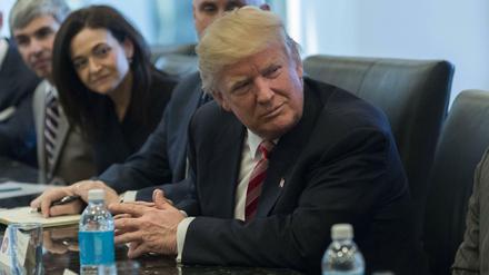 Der designierte US-Präsident Donald Trump bei einem Treffen mit Silicon Valley-Chefs in New York.